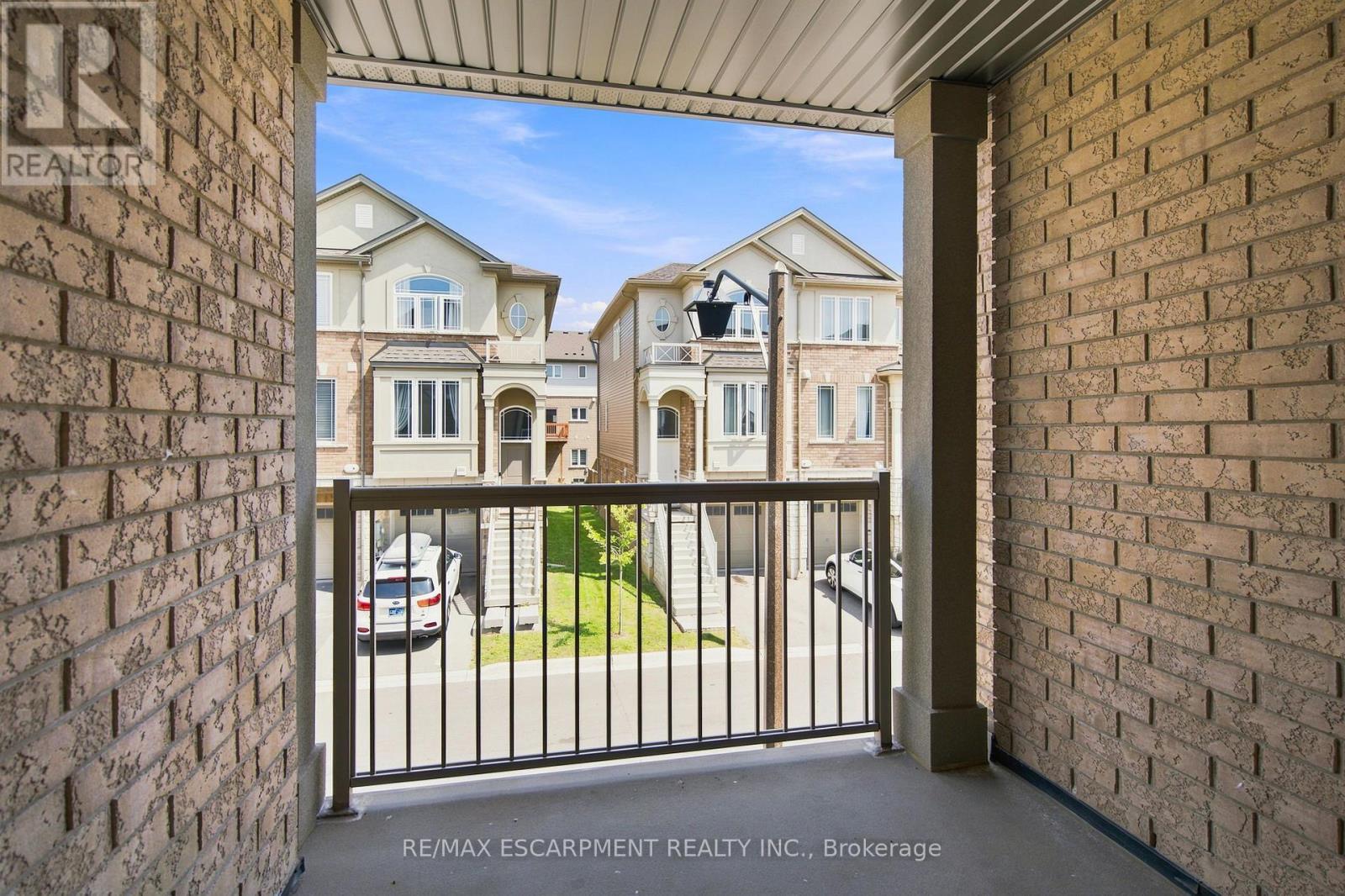 13 Aqua Lane, Hamilton, ON - Outdoor