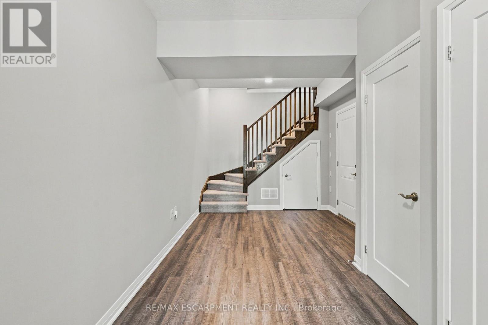 13 Aqua Lane, Hamilton, ON - Indoor Photo Showing Other Room