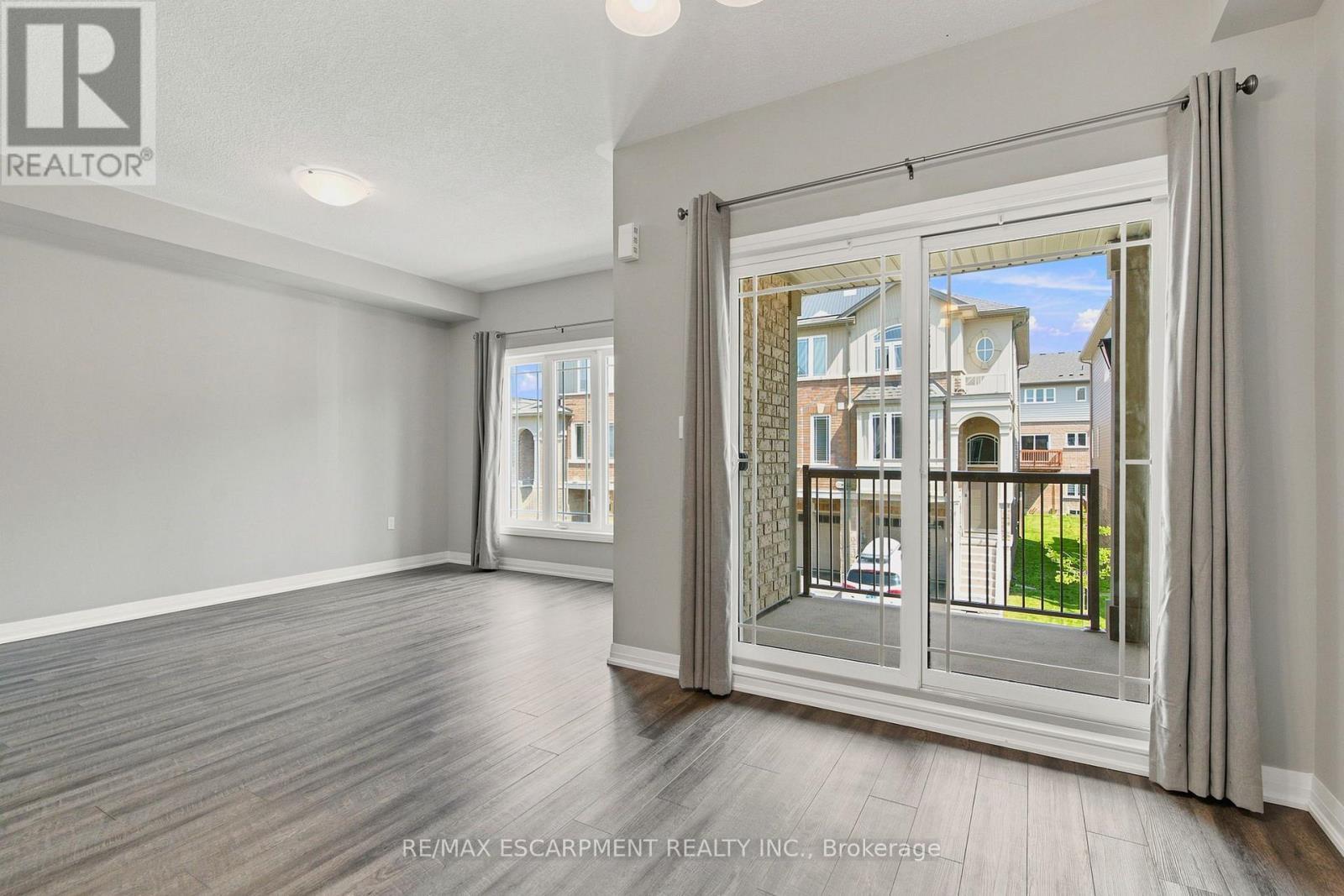13 Aqua Lane, Hamilton, ON - Indoor Photo Showing Other Room