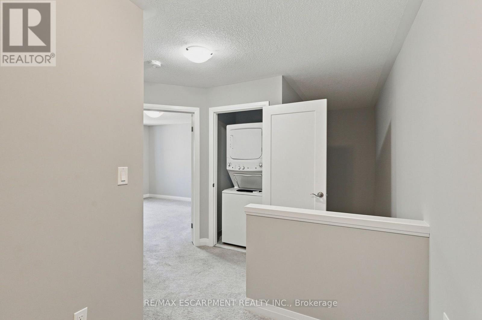 13 Aqua Lane, Hamilton, ON - Indoor Photo Showing Other Room
