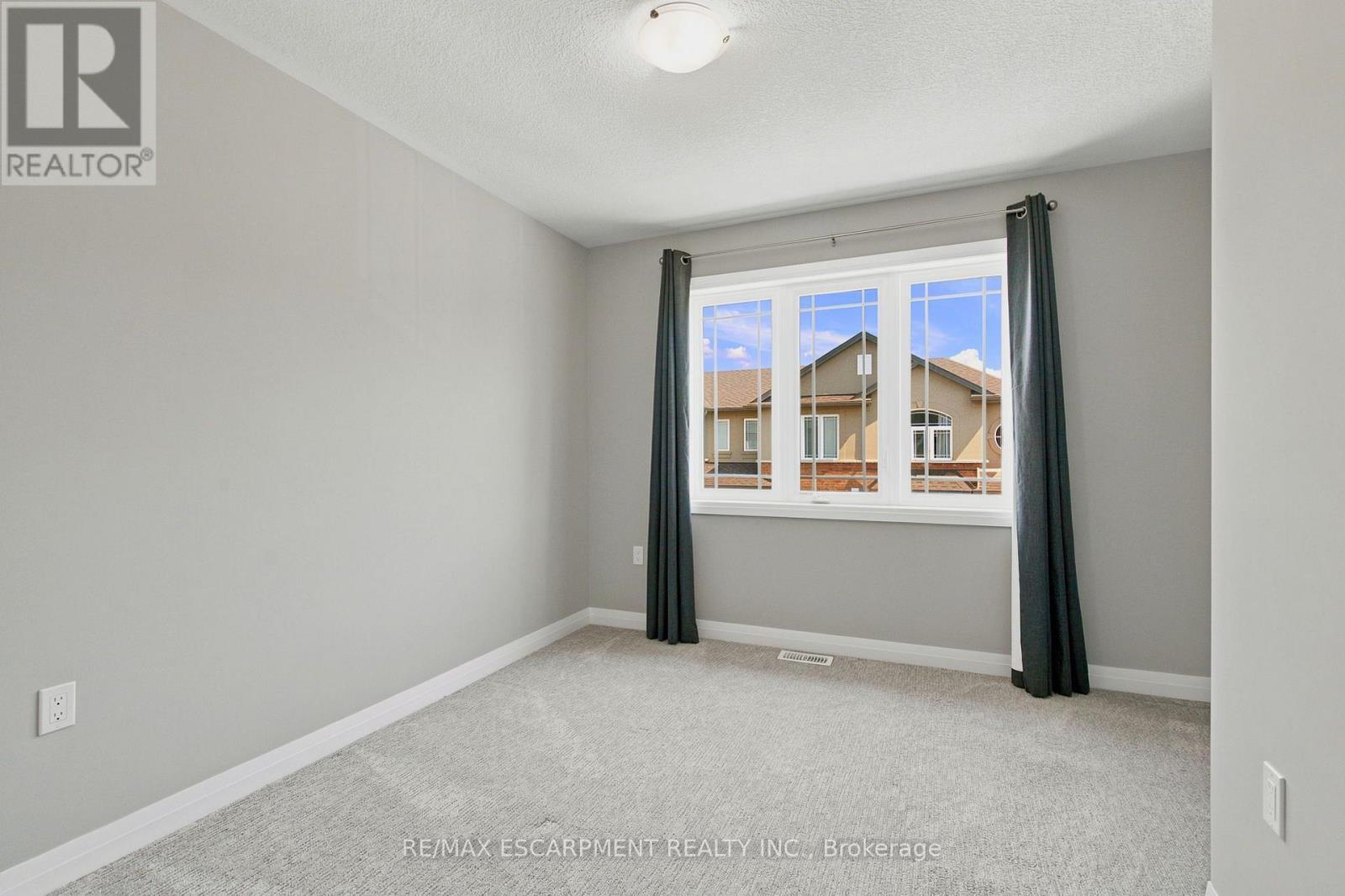 13 Aqua Lane, Hamilton, ON - Indoor Photo Showing Other Room