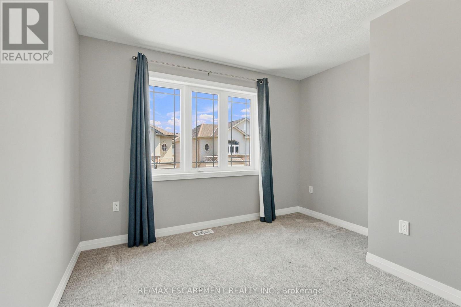 13 Aqua Lane, Hamilton, ON - Indoor Photo Showing Other Room