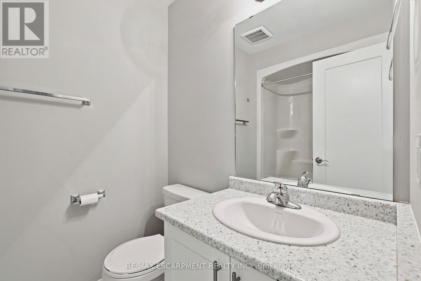 13 Aqua Lane, Hamilton, ON - Indoor Photo Showing Bathroom