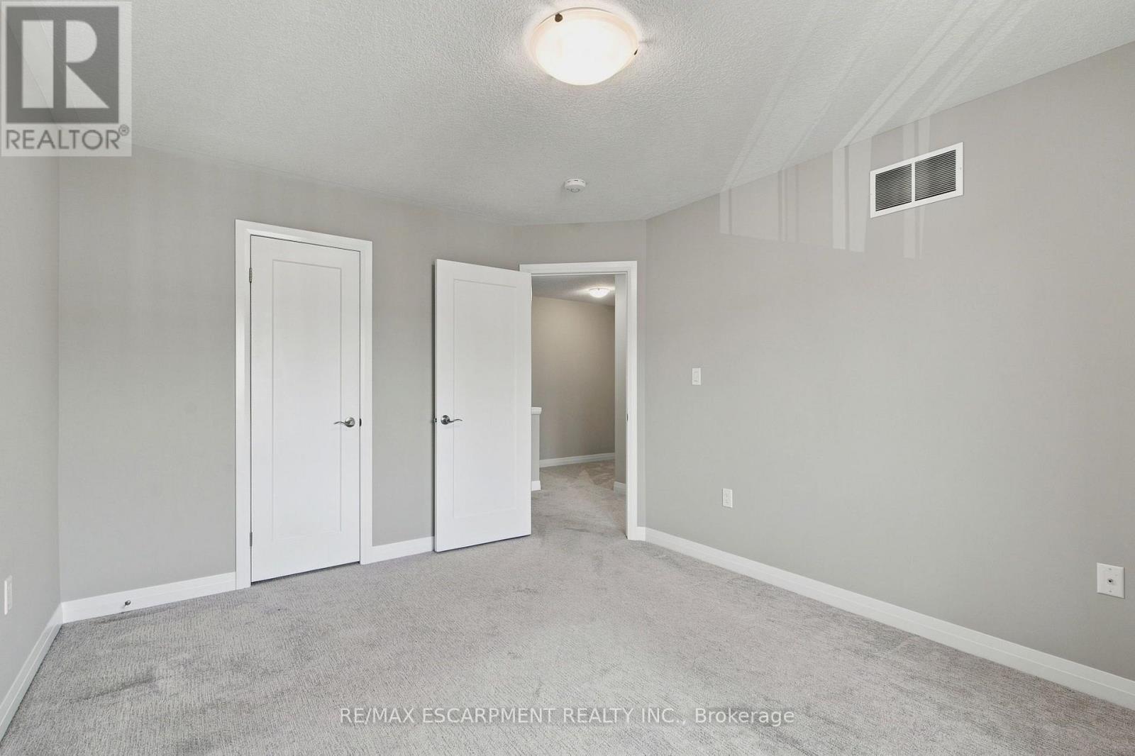 13 Aqua Lane, Hamilton, ON - Indoor Photo Showing Other Room