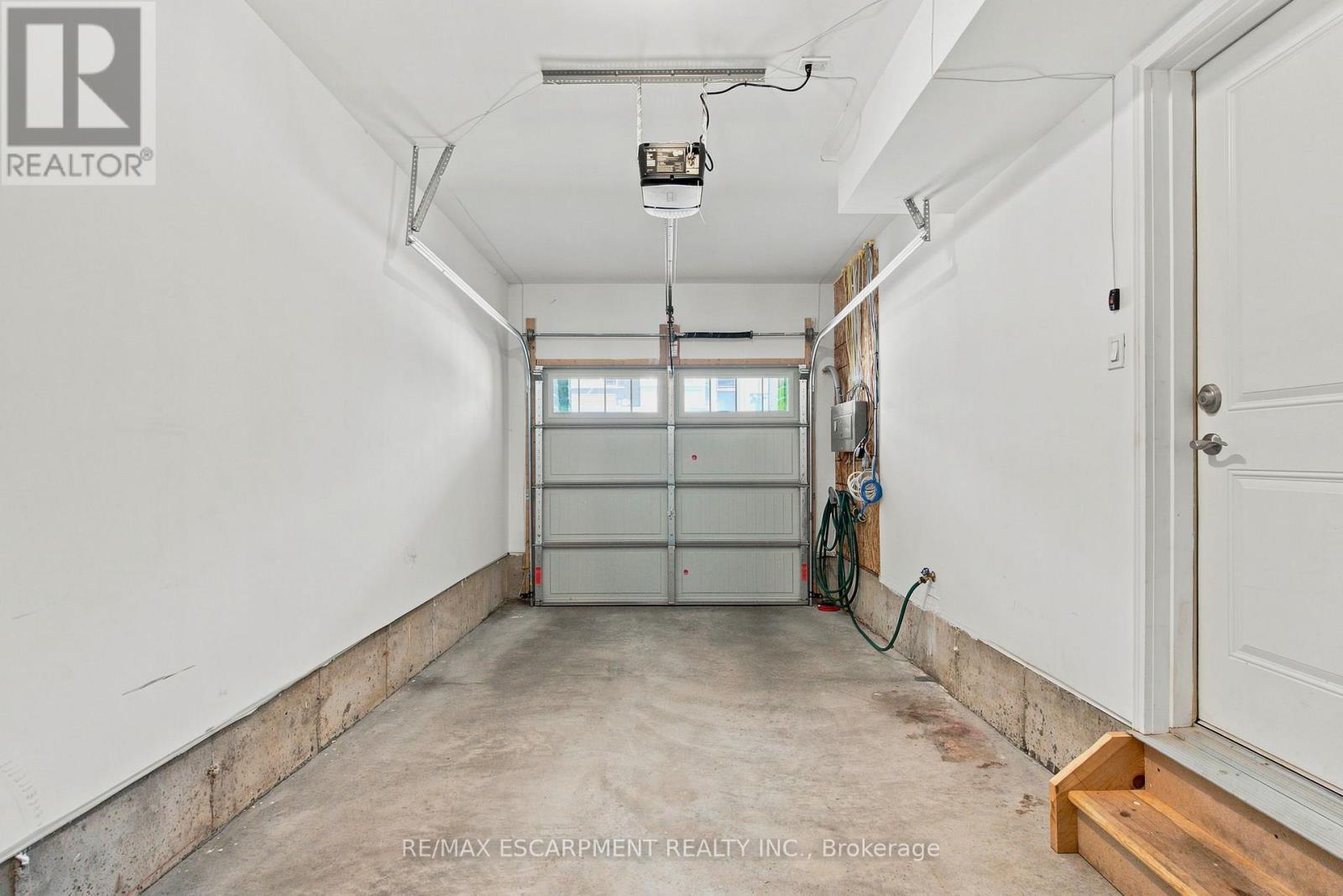 13 Aqua Lane, Hamilton, ON - Indoor Photo Showing Garage