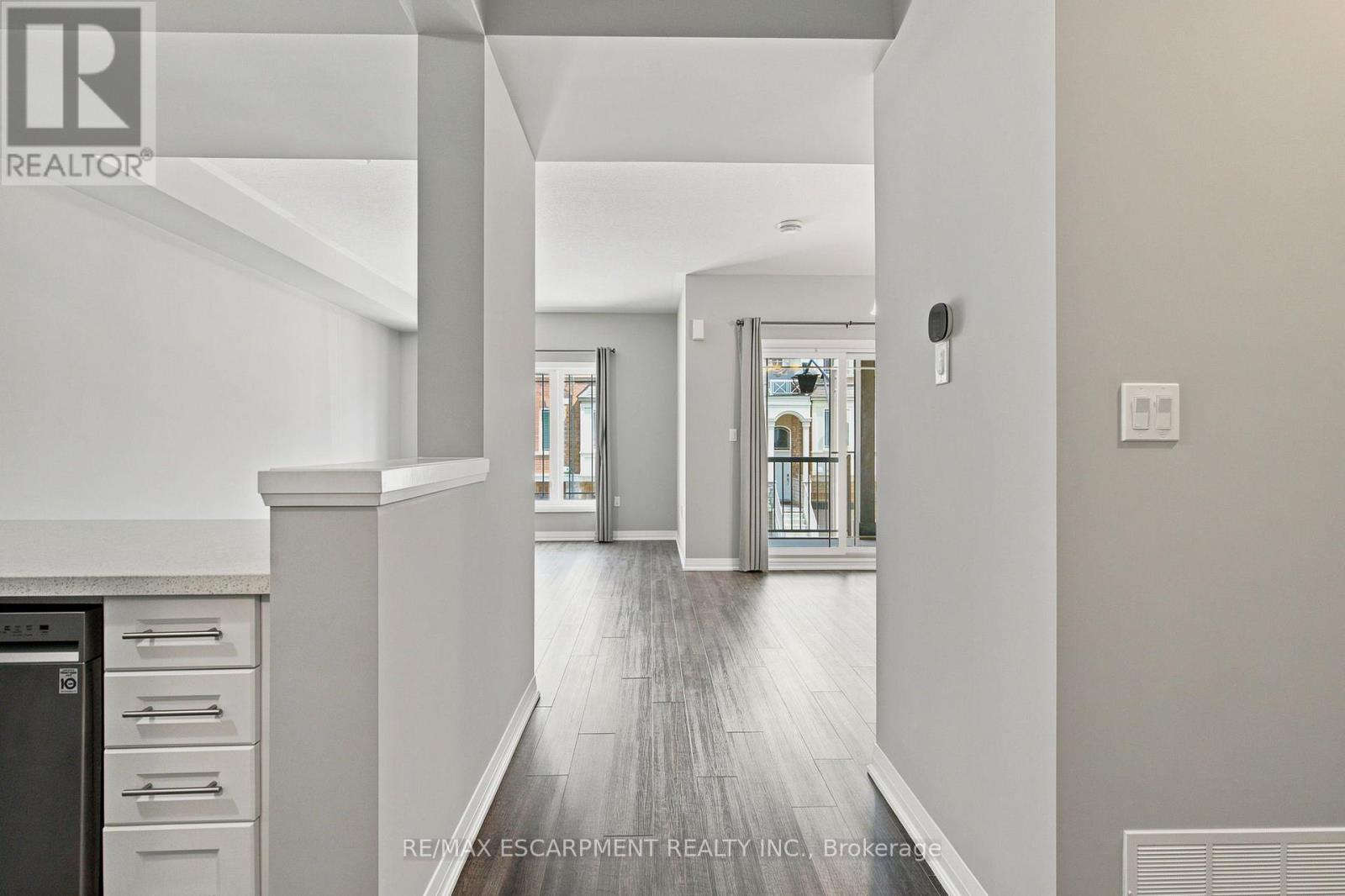13 Aqua Lane, Hamilton, ON - Indoor Photo Showing Other Room
