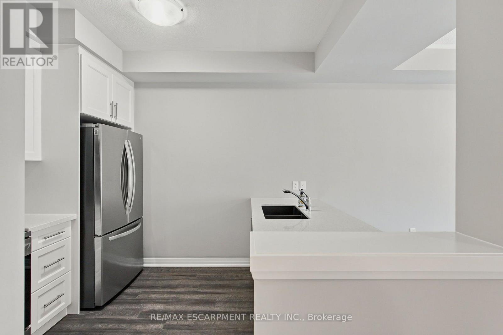13 Aqua Lane, Hamilton, ON - Indoor Photo Showing Other Room