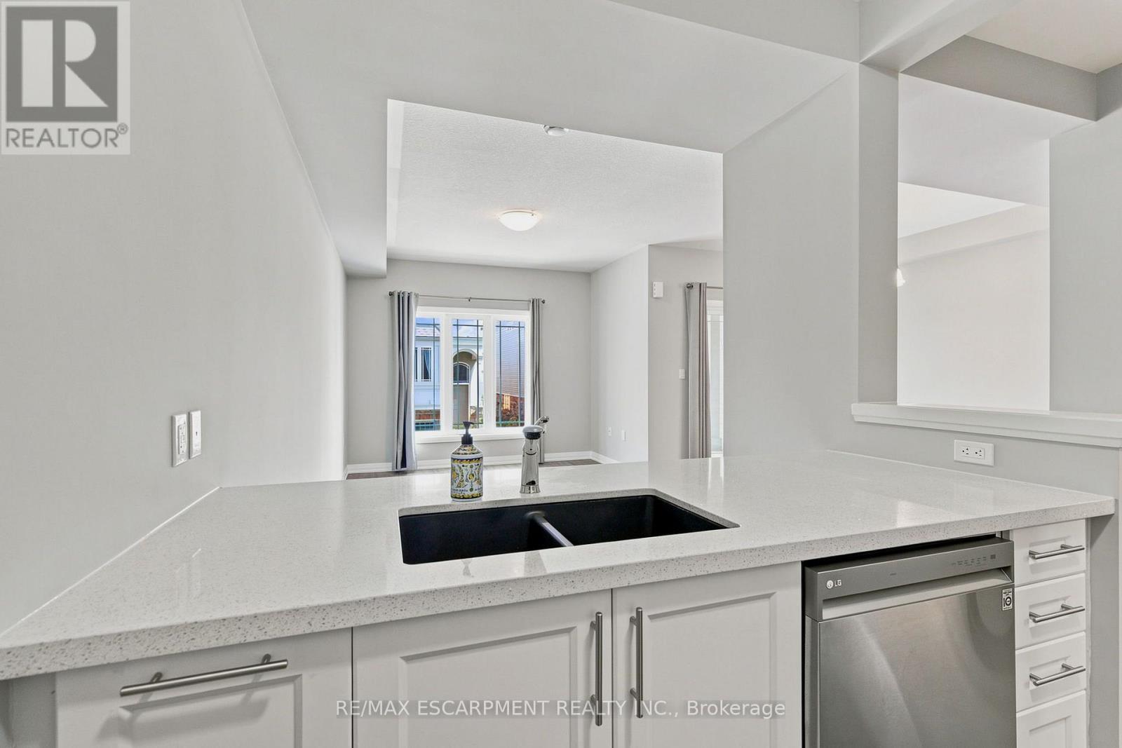 13 Aqua Lane, Hamilton, ON - Indoor Photo Showing Kitchen With Double Sink