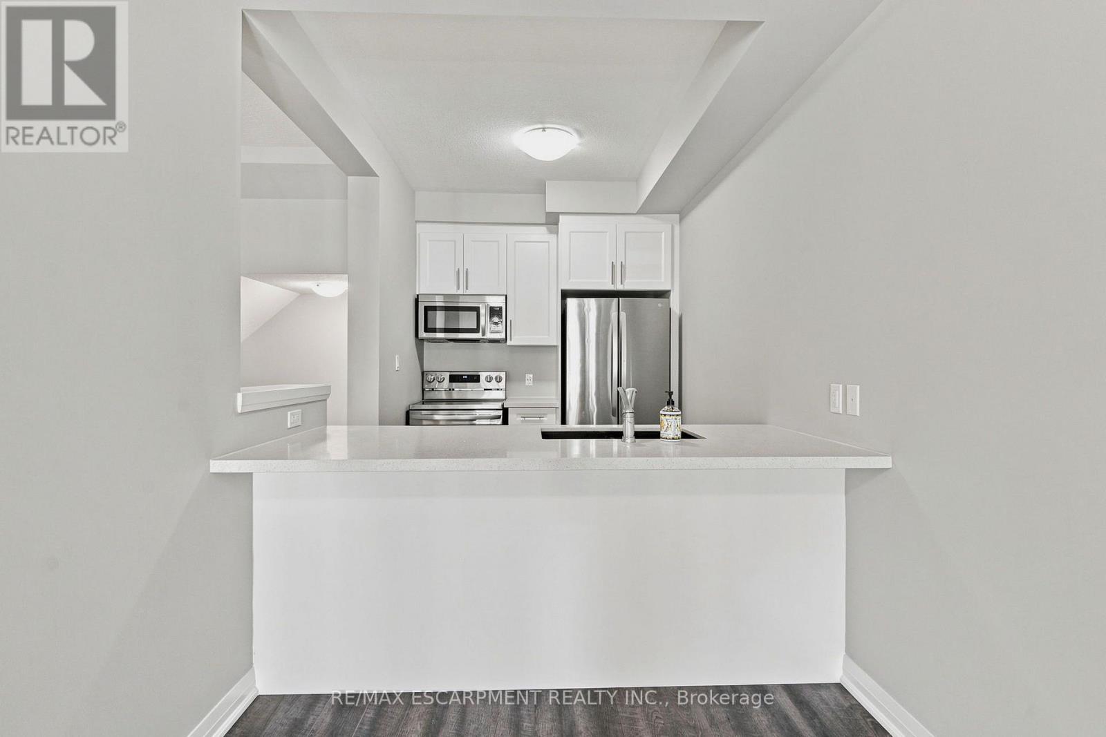 13 Aqua Lane, Hamilton, ON - Indoor Photo Showing Kitchen With Stainless Steel Kitchen
