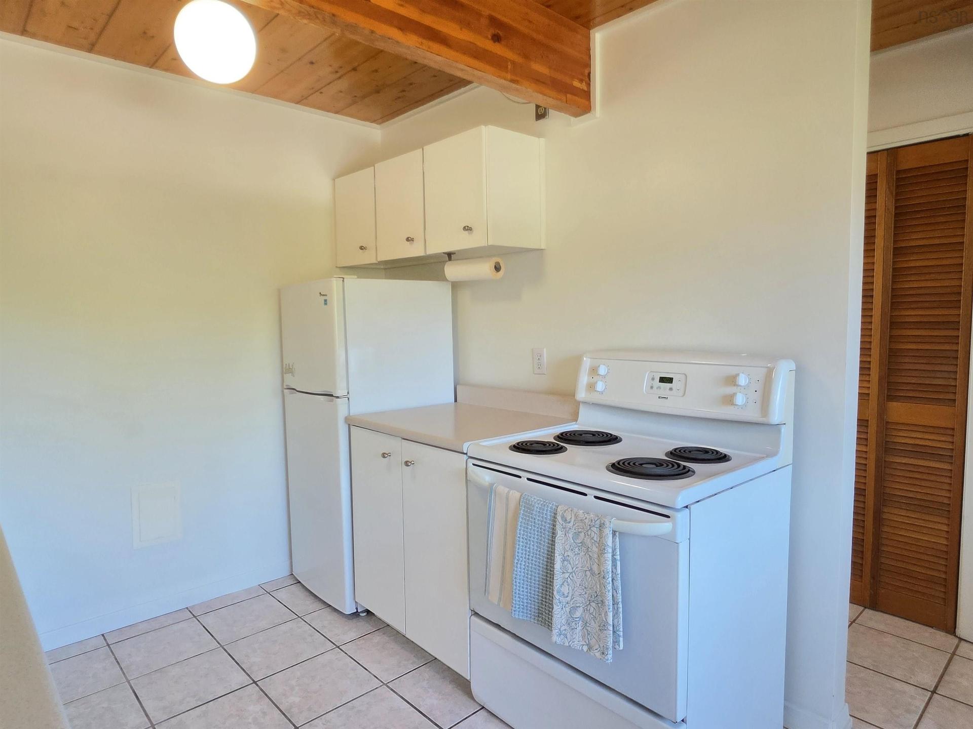 27 Drumdonald Road, Halifax, NS - Indoor Photo Showing Kitchen