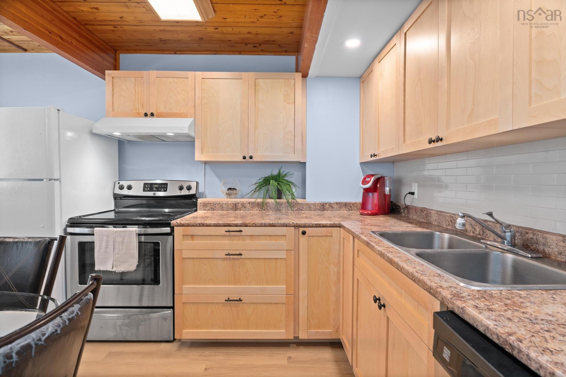 104 Bromley Road, Halifax, NS - Indoor Photo Showing Kitchen With Double Sink