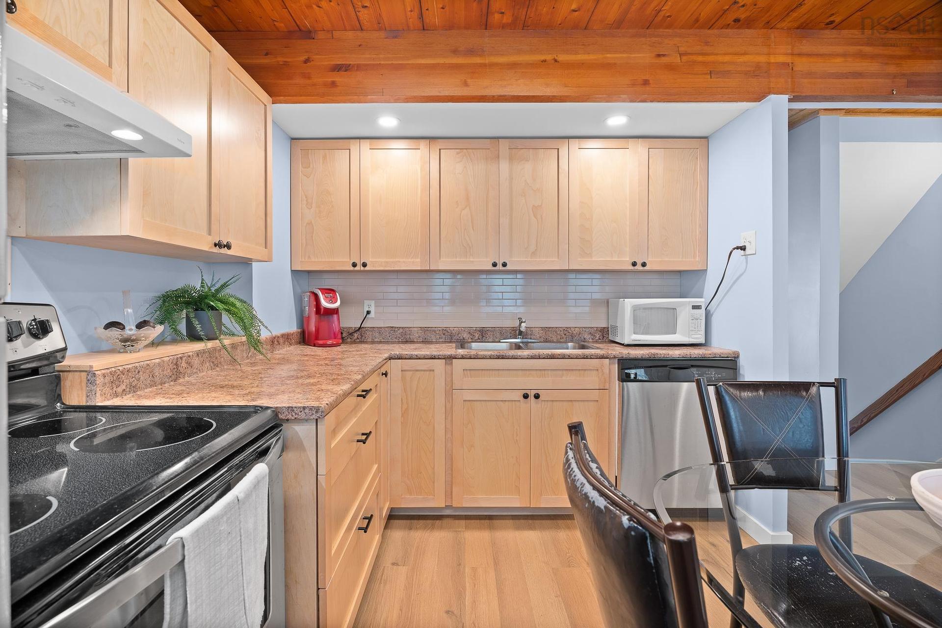 104 Bromley Road, Halifax, NS - Indoor Photo Showing Kitchen With Double Sink