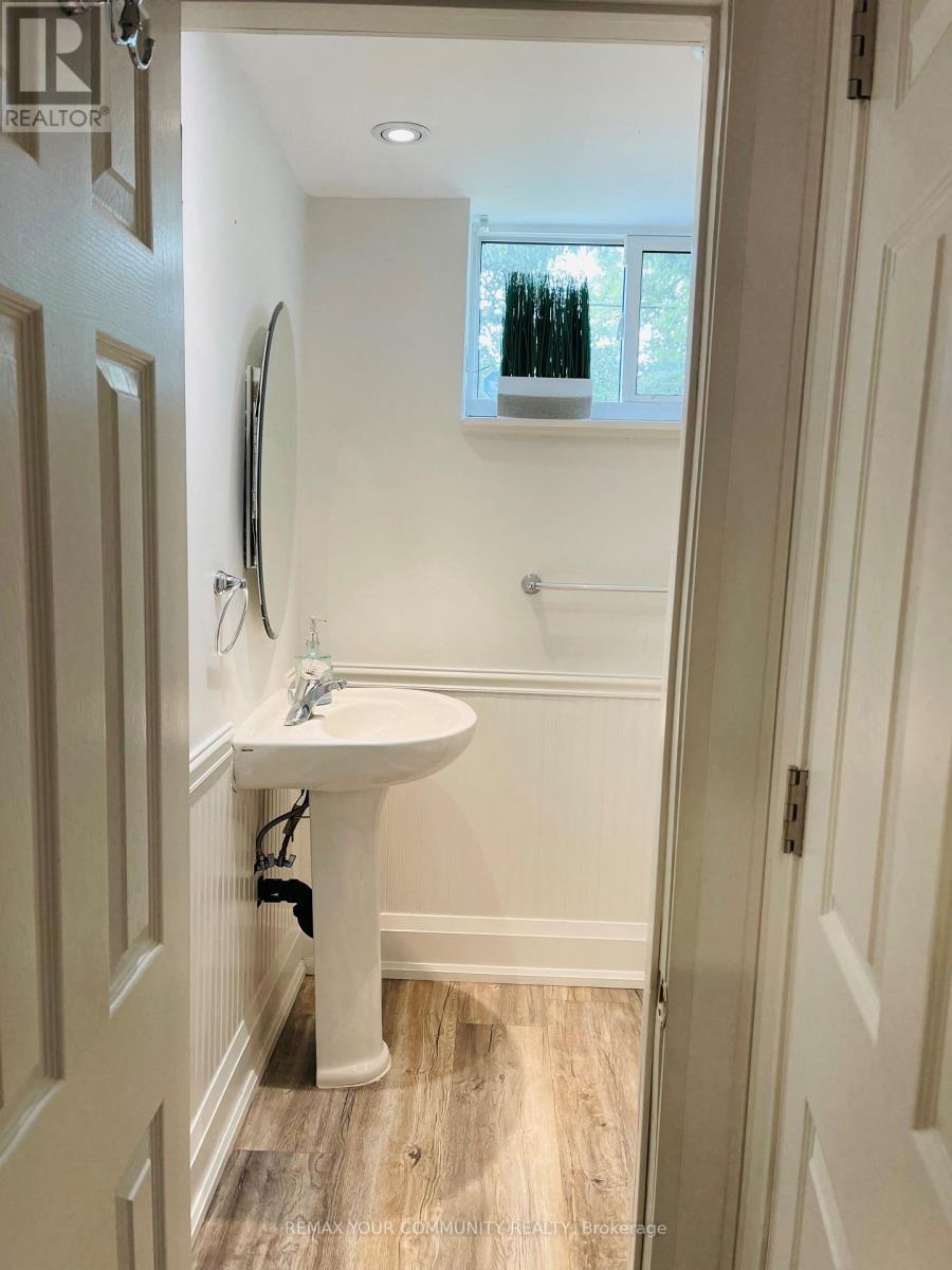 32 Kitimat Crescent, Aurora, ON - Indoor Photo Showing Bathroom
