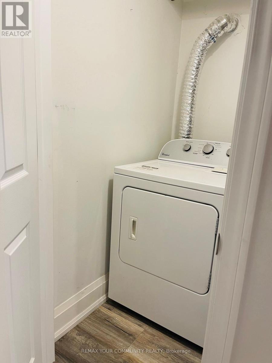 32 Kitimat Crescent, Aurora, ON - Indoor Photo Showing Laundry Room