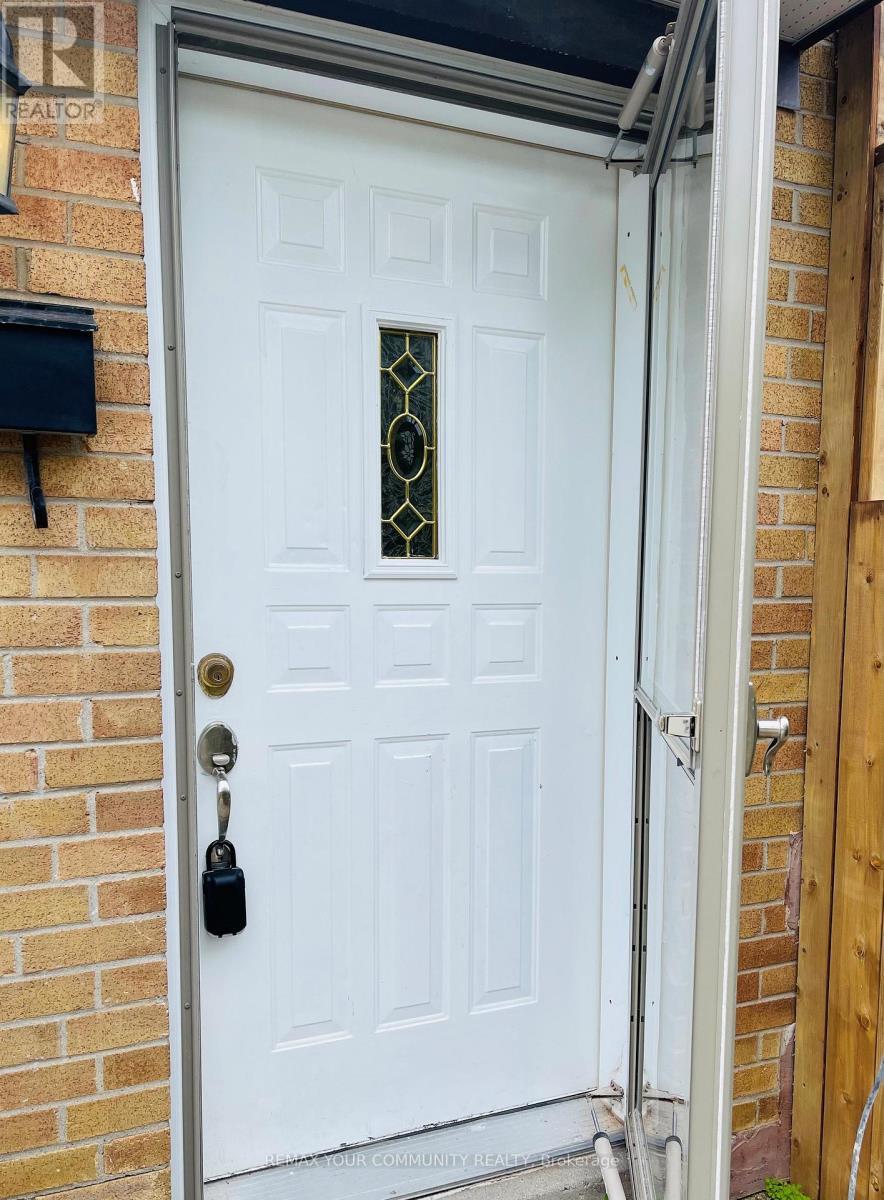 32 Kitimat Crescent, Aurora, ON - Outdoor With Exterior