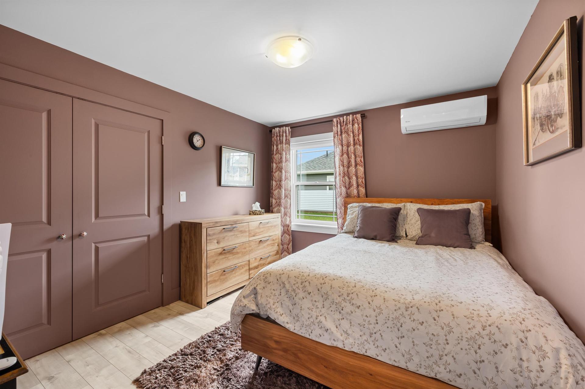 74 Mill Pond Lane, Cornwall, PE - Indoor Photo Showing Bedroom
