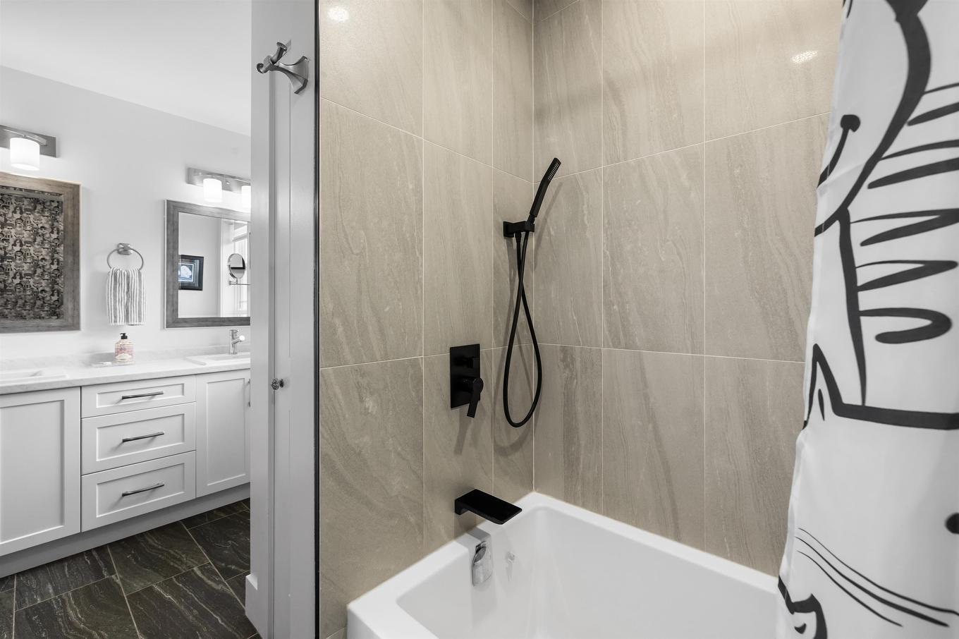 74 Mill Pond Lane, Cornwall, PE - Indoor Photo Showing Bathroom