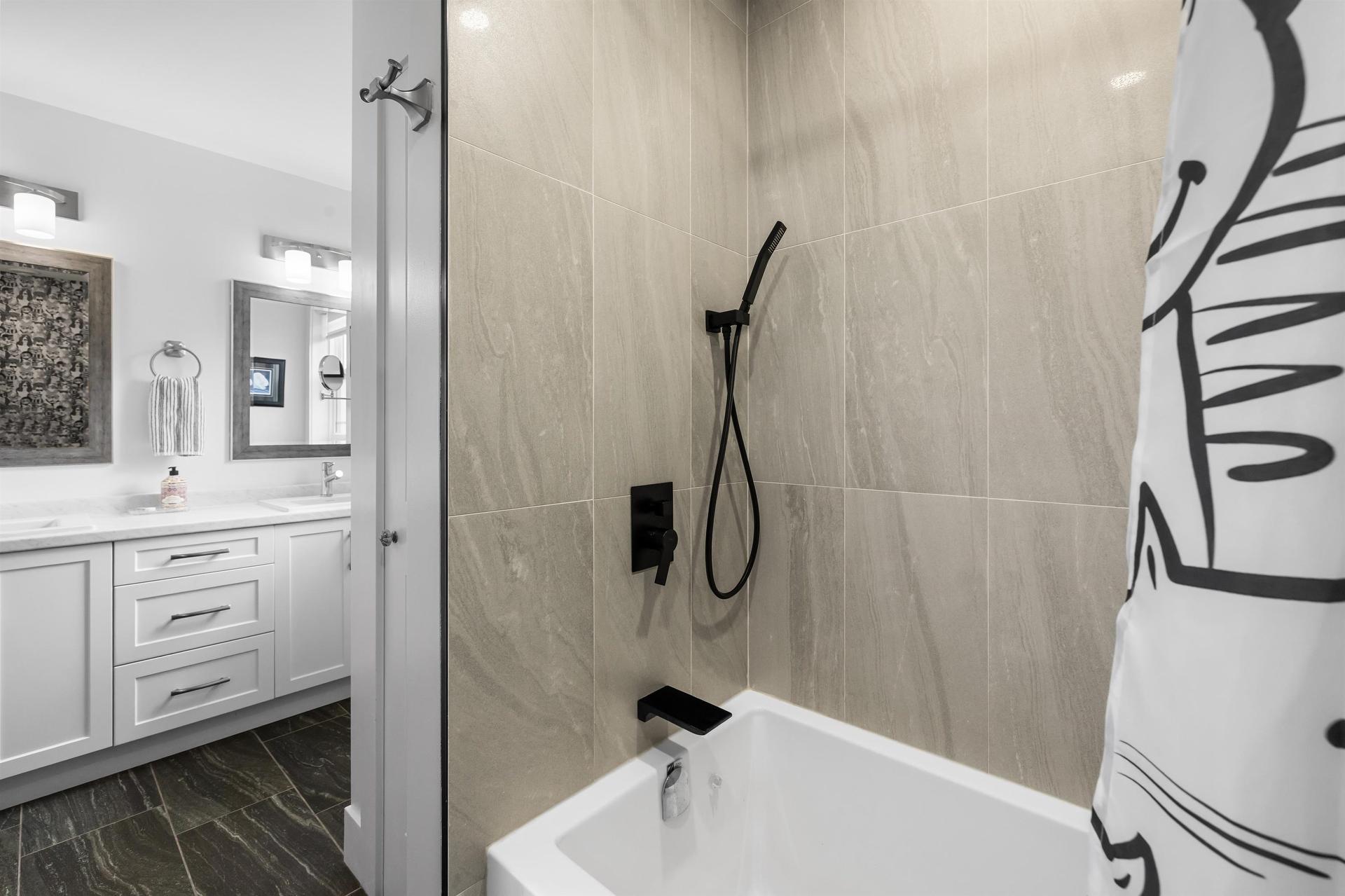 74 Mill Pond Lane, Cornwall, PE - Indoor Photo Showing Bathroom