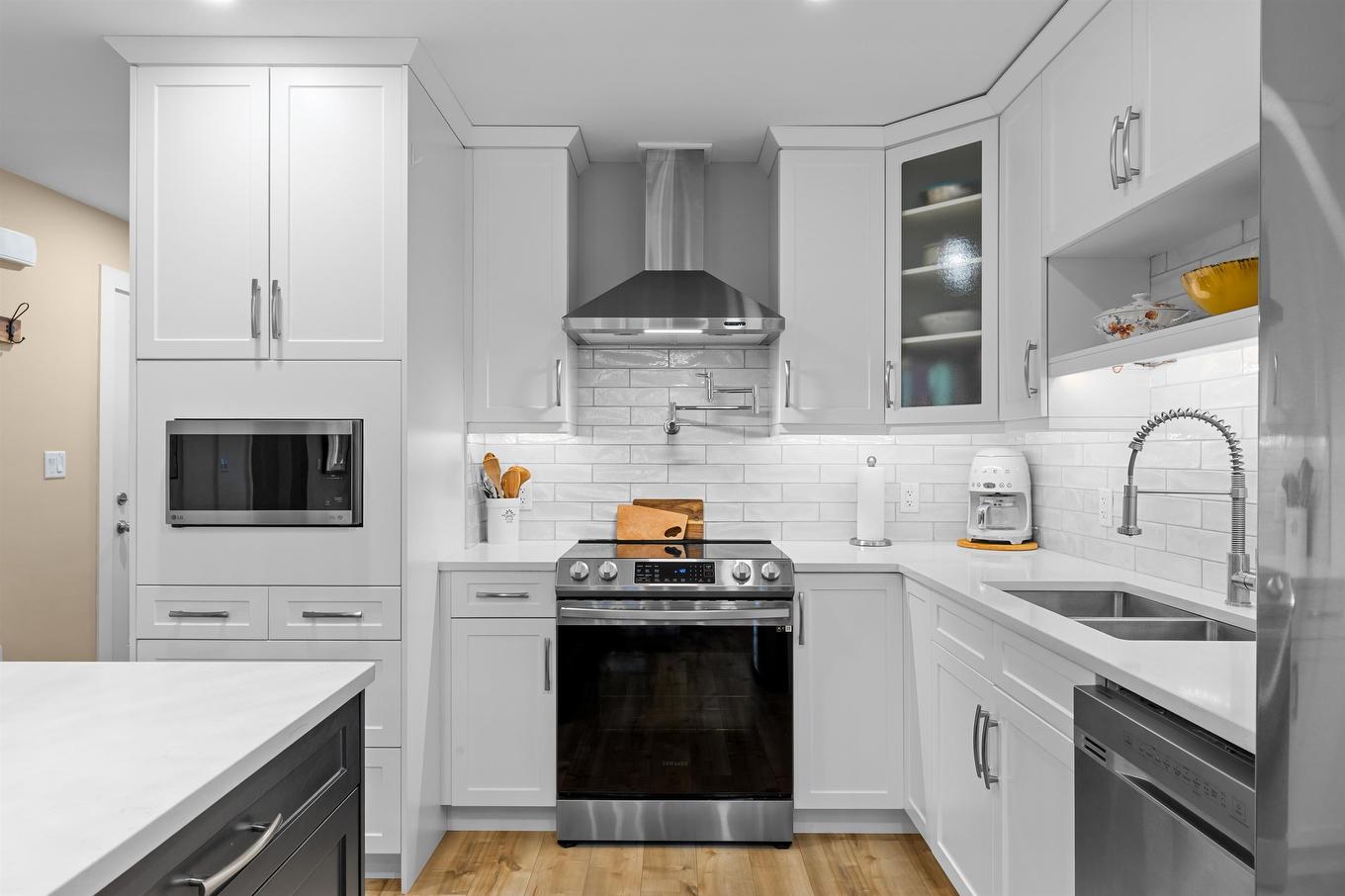 74 Mill Pond Lane, Cornwall, PE - Indoor Photo Showing Kitchen With Double Sink