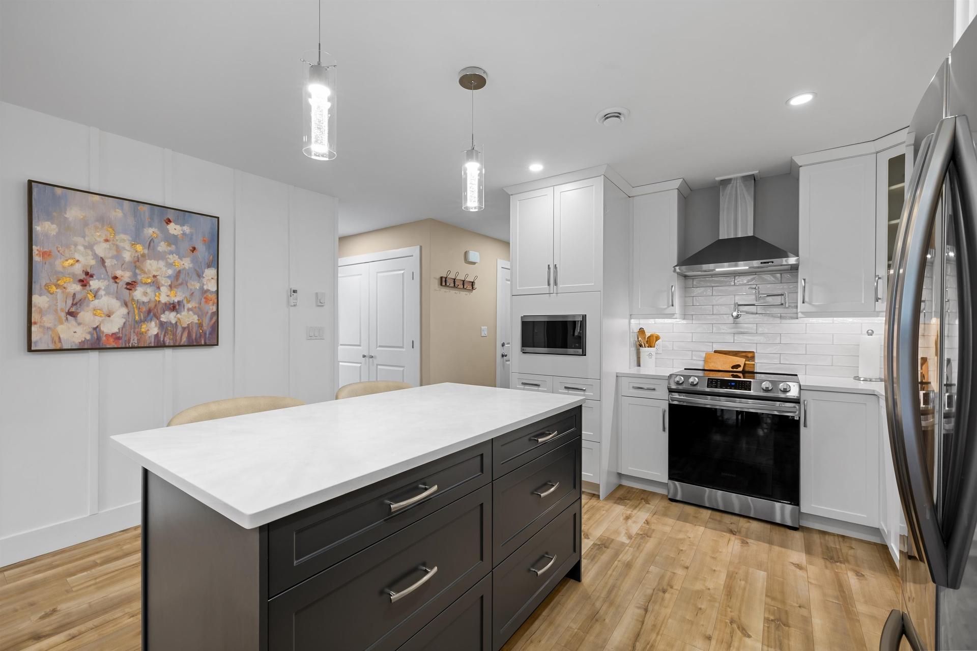 74 Mill Pond Lane, Cornwall, PE - Indoor Photo Showing Kitchen With Upgraded Kitchen