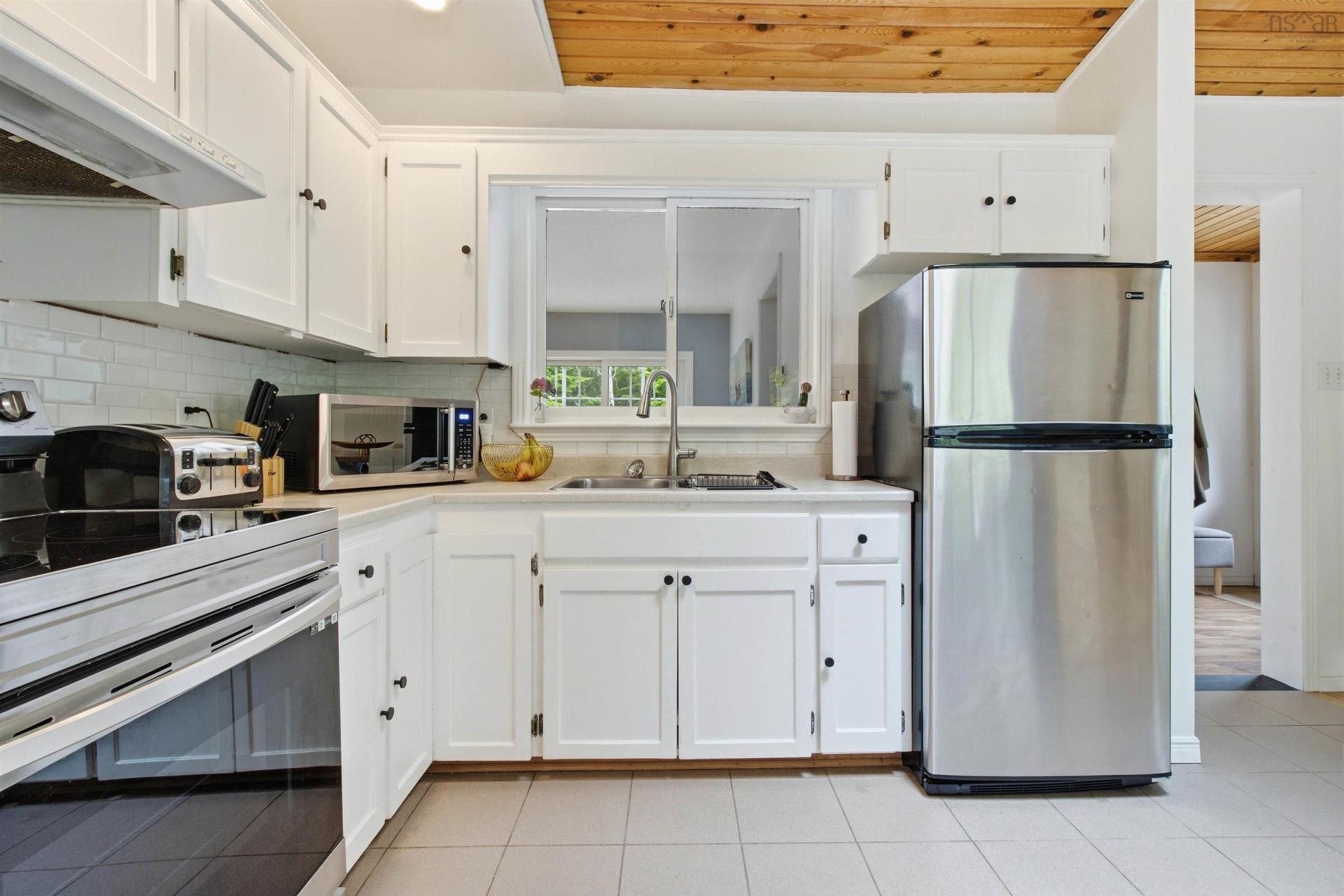 95 White Tail Pass, Vaughan, NS - Indoor Photo Showing Kitchen With Double Sink