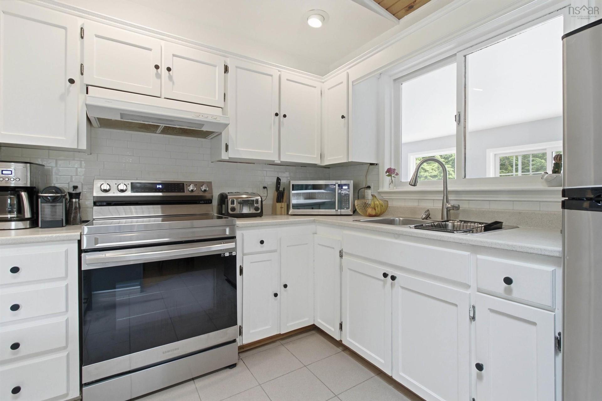 95 White Tail Pass, Vaughan, NS - Indoor Photo Showing Kitchen With Double Sink