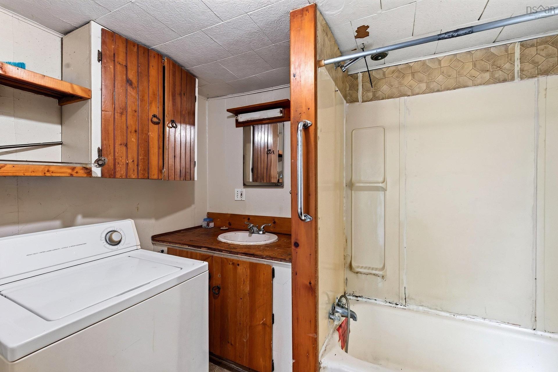 82 Cemetery Road, Hants County, NS - Indoor Photo Showing Laundry Room