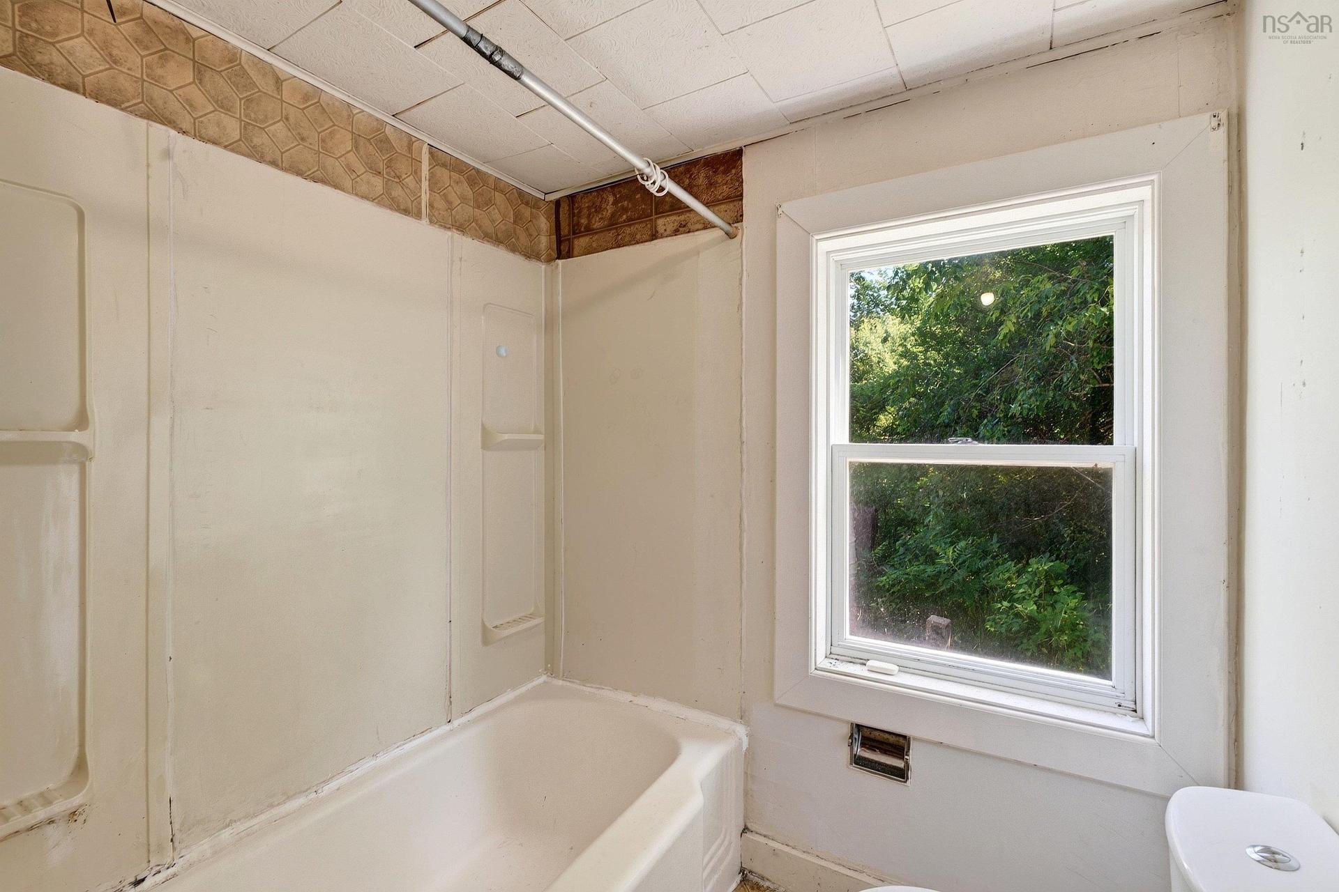 82 Cemetery Road, Hants County, NS - Indoor Photo Showing Bathroom