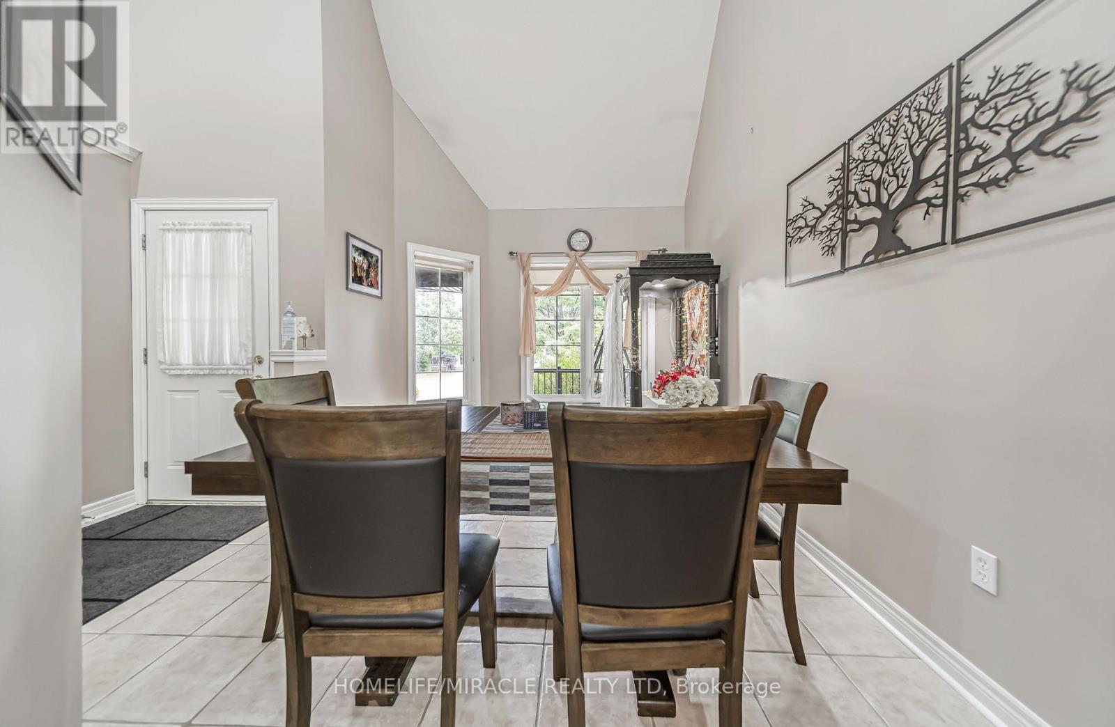 93 Lynch Circle, Guelph, ON - Indoor Photo Showing Dining Room