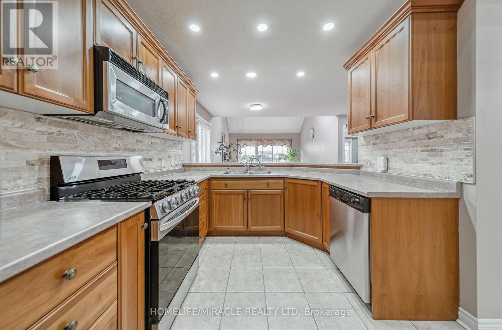 93 Lynch Circle, Guelph, ON - Indoor Photo Showing Kitchen