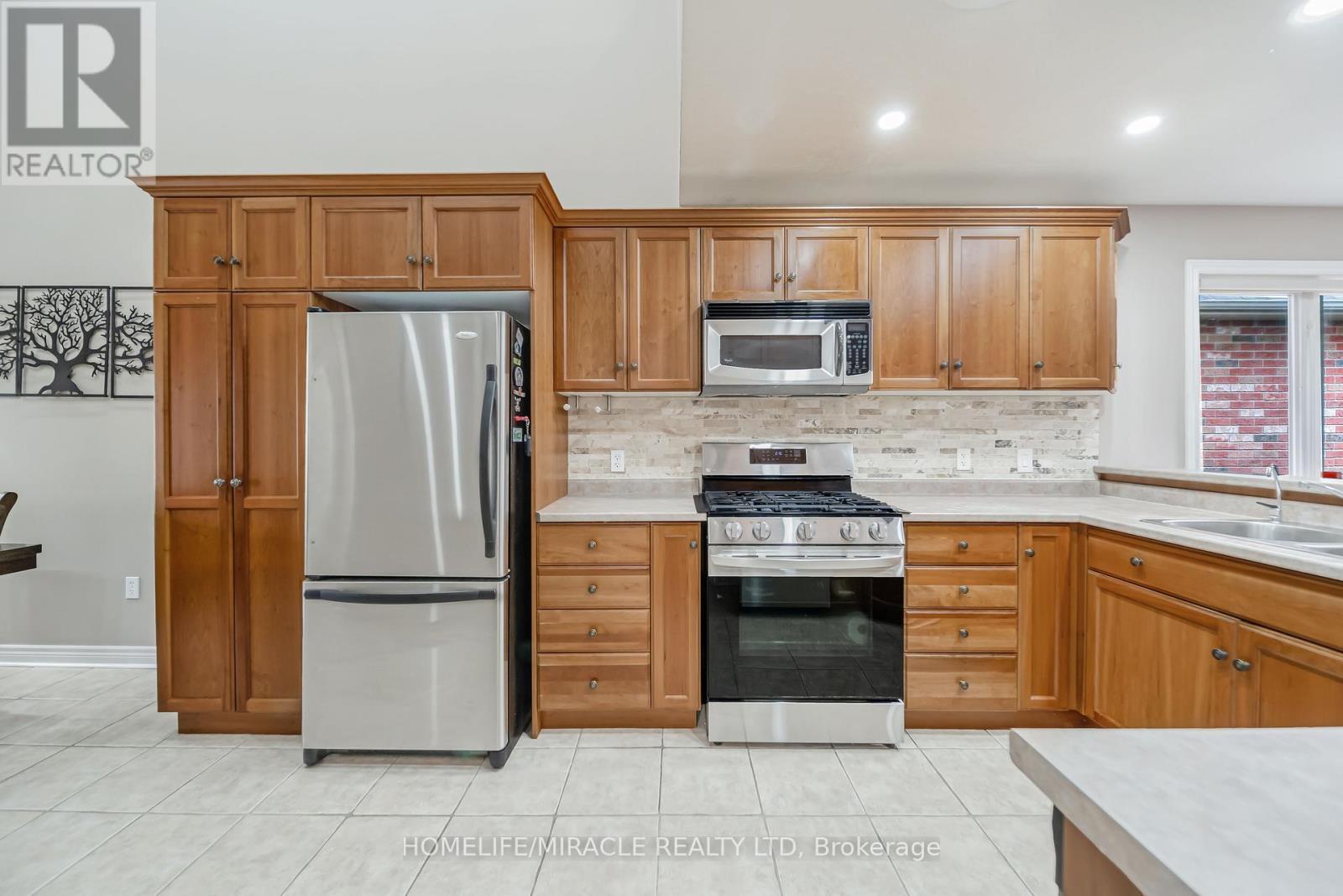 93 Lynch Circle, Guelph, ON - Indoor Photo Showing Kitchen With Stainless Steel Kitchen