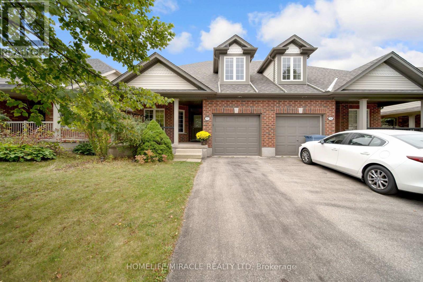 93 Lynch Circle, Guelph, ON - Outdoor With Facade