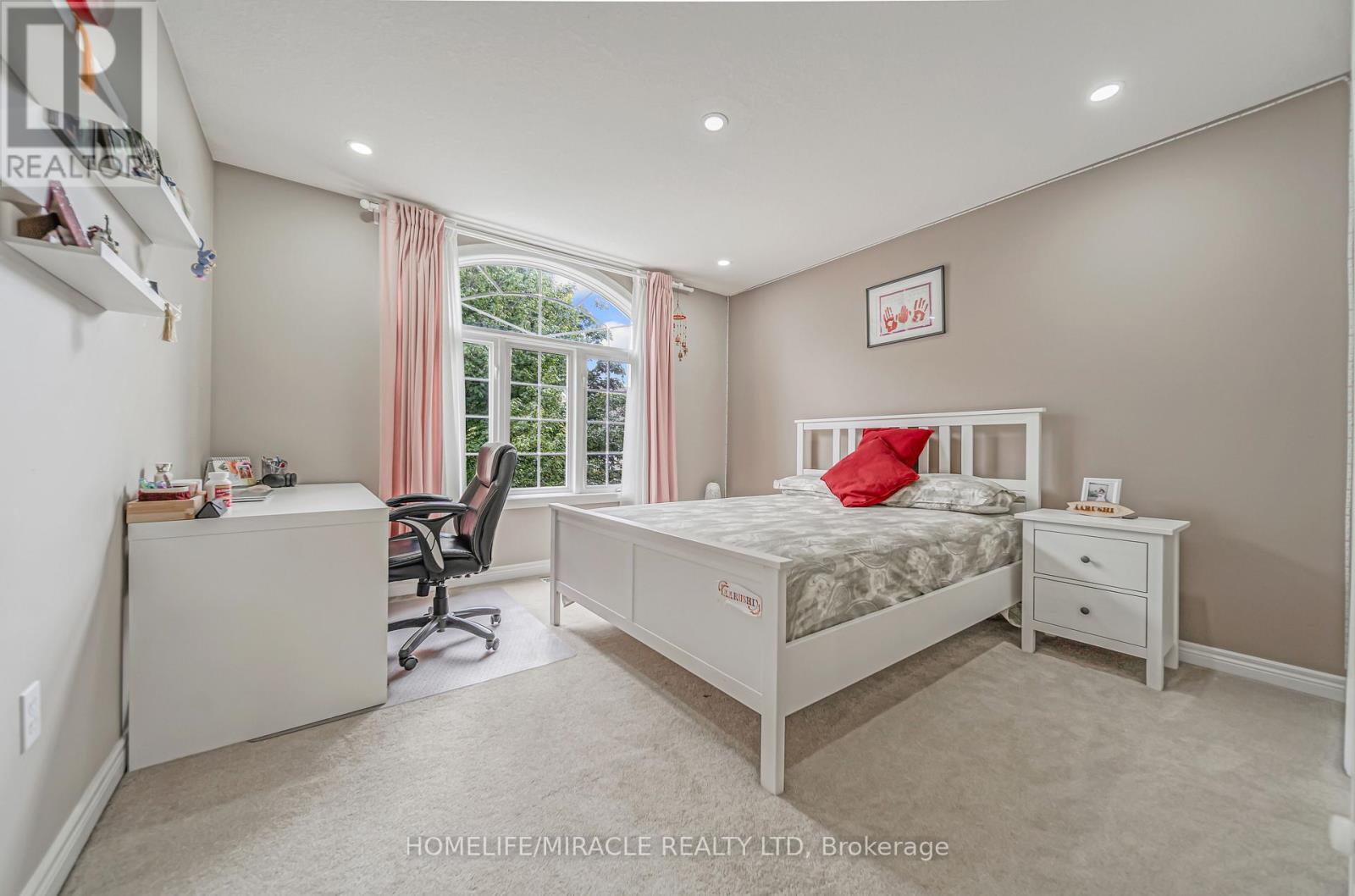 93 Lynch Circle, Guelph, ON - Indoor Photo Showing Bedroom