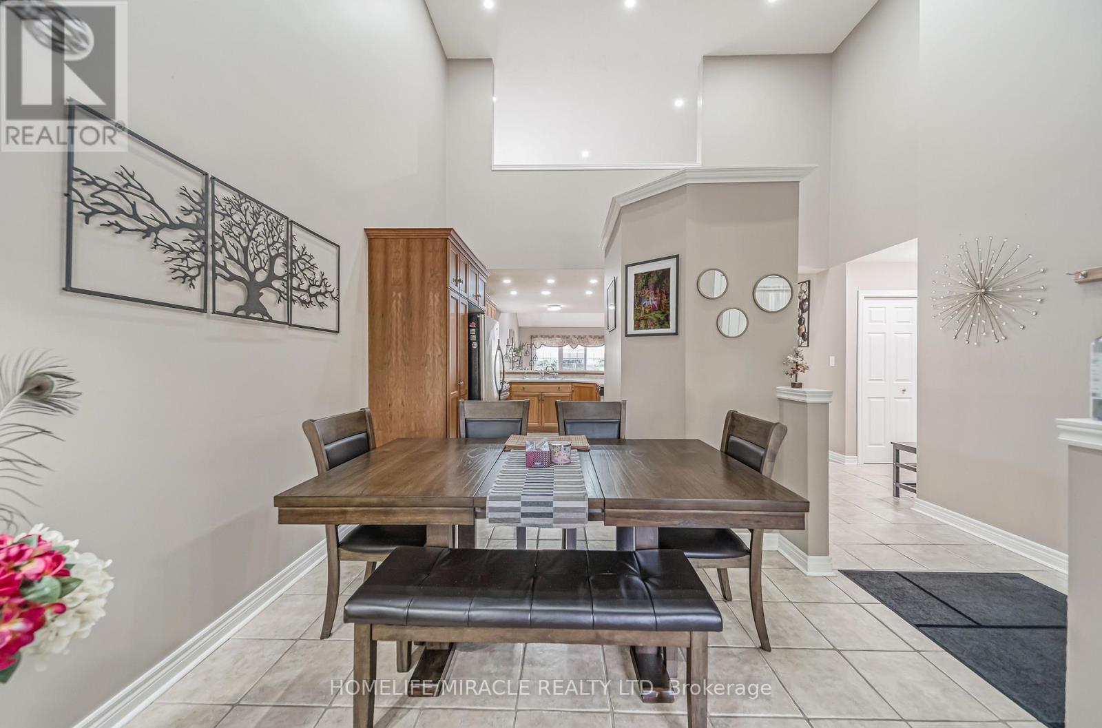 93 Lynch Circle, Guelph, ON - Indoor Photo Showing Dining Room