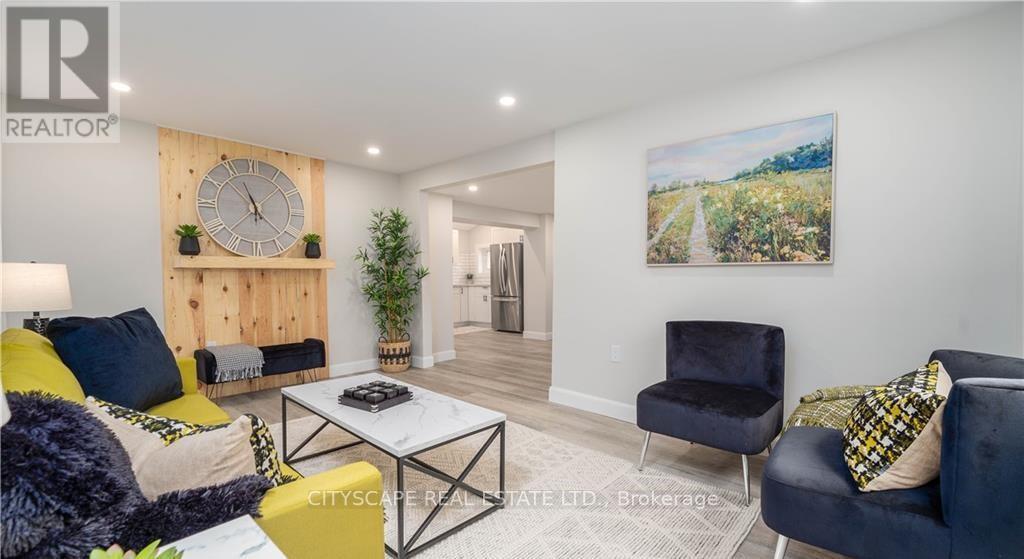 14 Mount Elgin Street, Brant, ON - Indoor Photo Showing Living Room