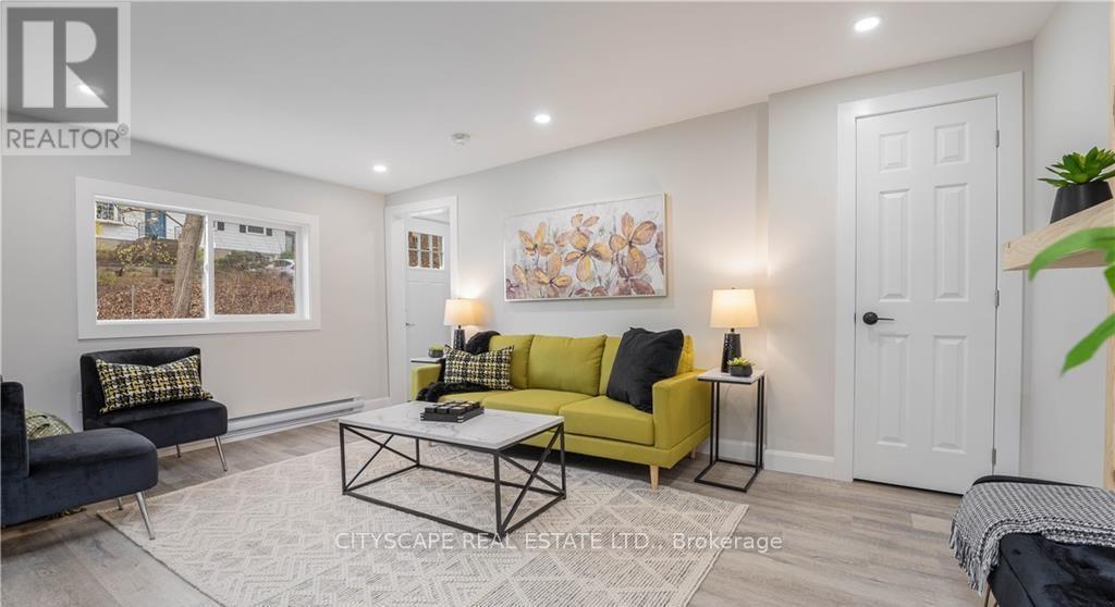 14 Mount Elgin Street, Brant, ON - Indoor Photo Showing Living Room