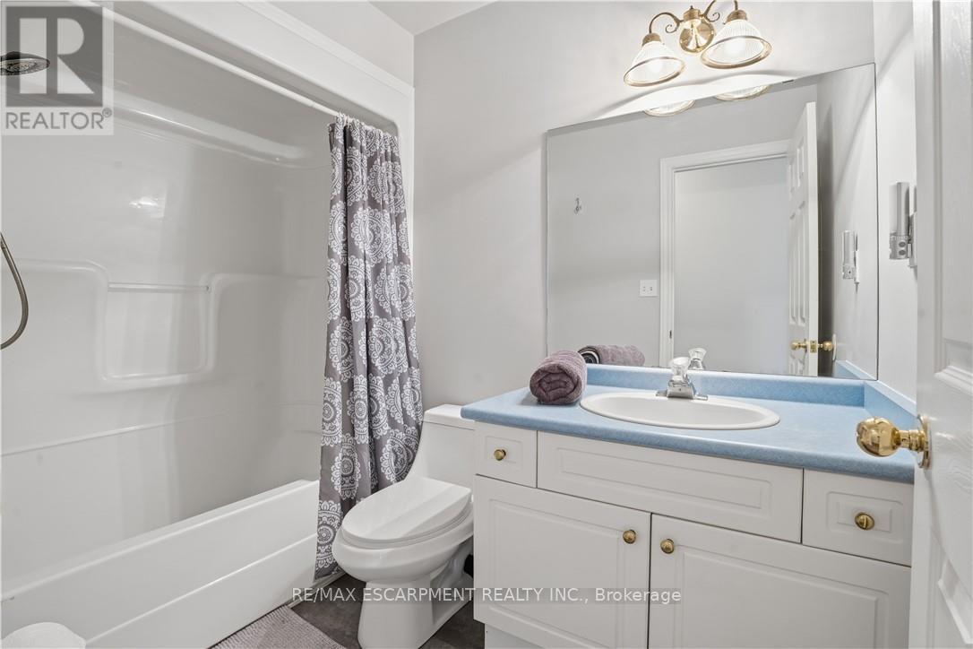 25 Brian Drive, Brant, ON - Indoor Photo Showing Bathroom