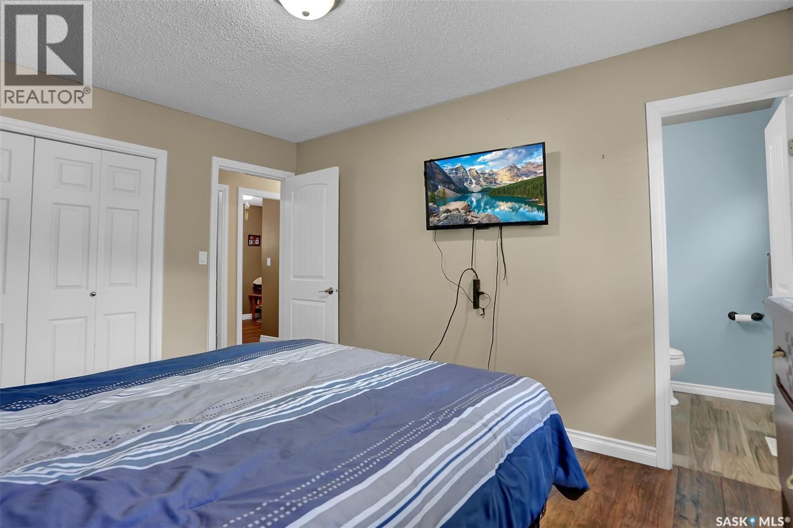 87 Hastings Crescent, Regina, SK - Indoor Photo Showing Bedroom