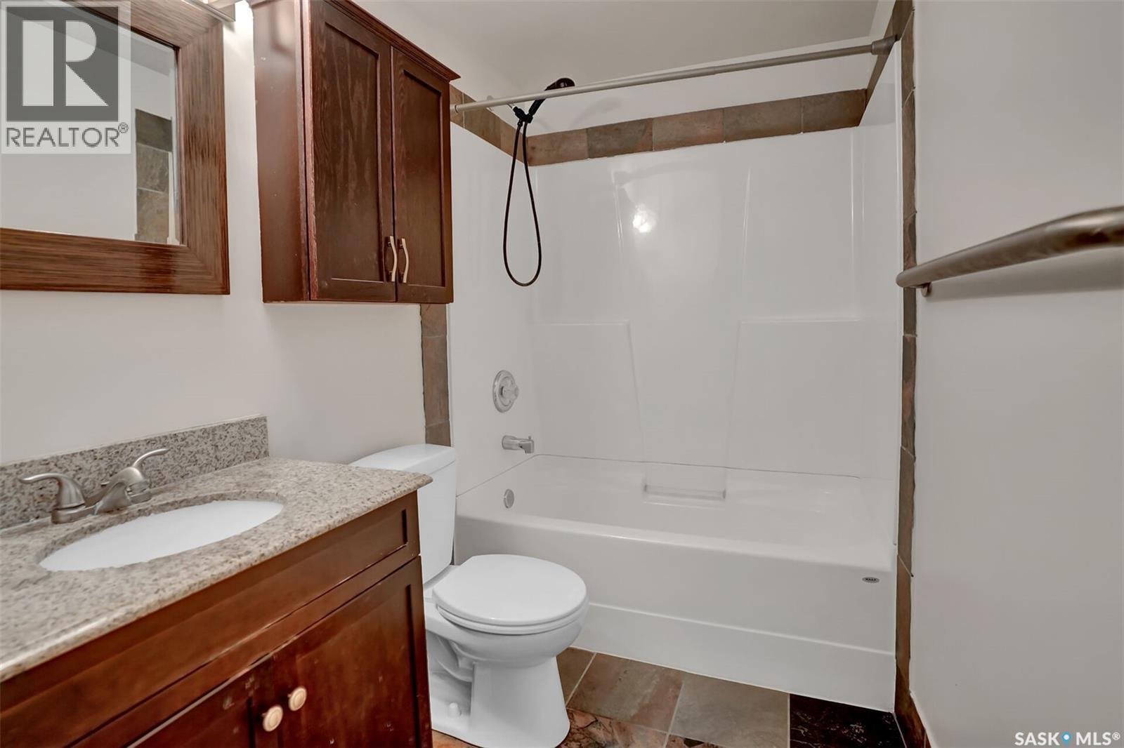 87 Hastings Crescent, Regina, SK - Indoor Photo Showing Bathroom