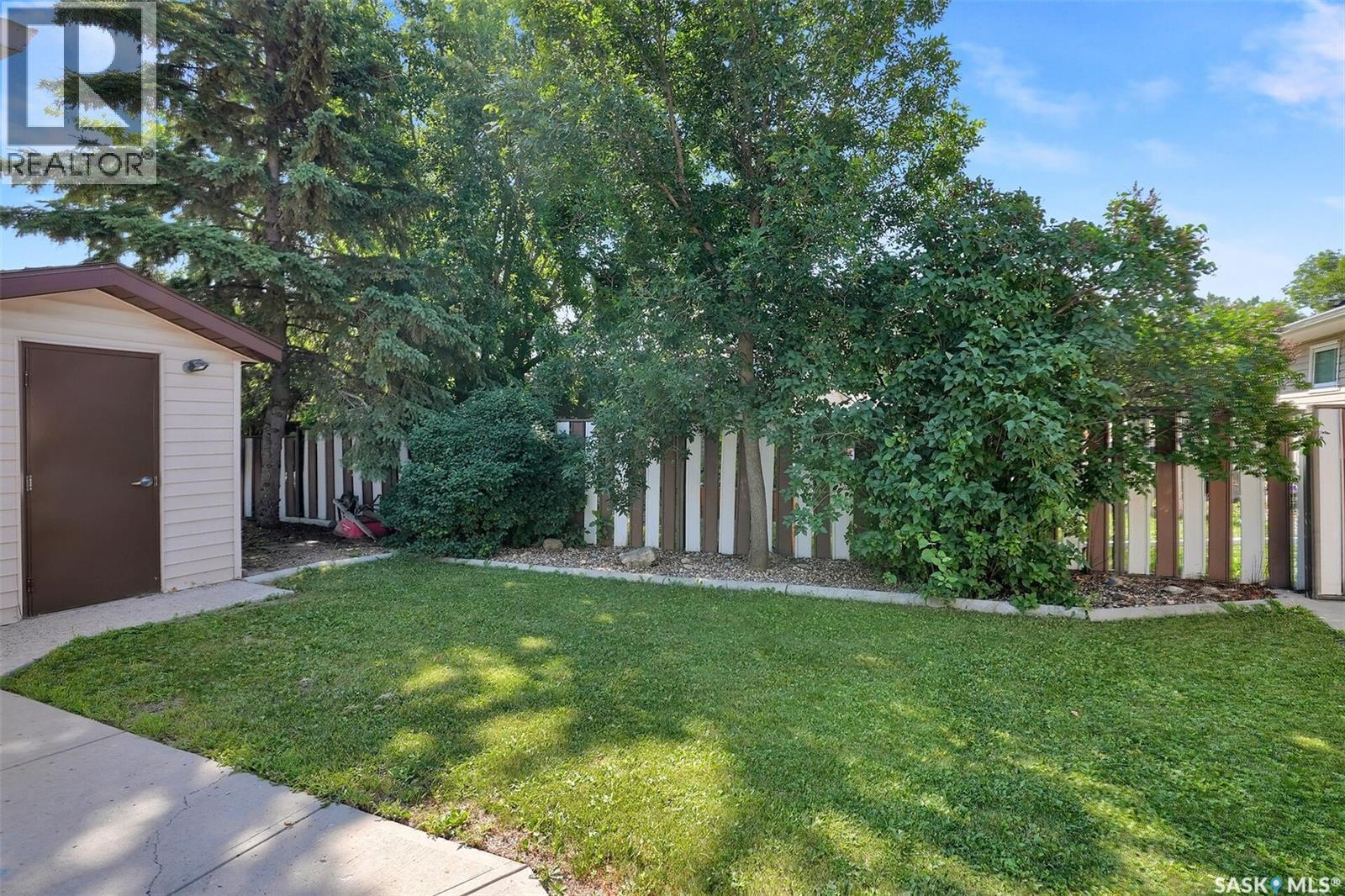 87 Hastings Crescent, Regina, SK - Outdoor