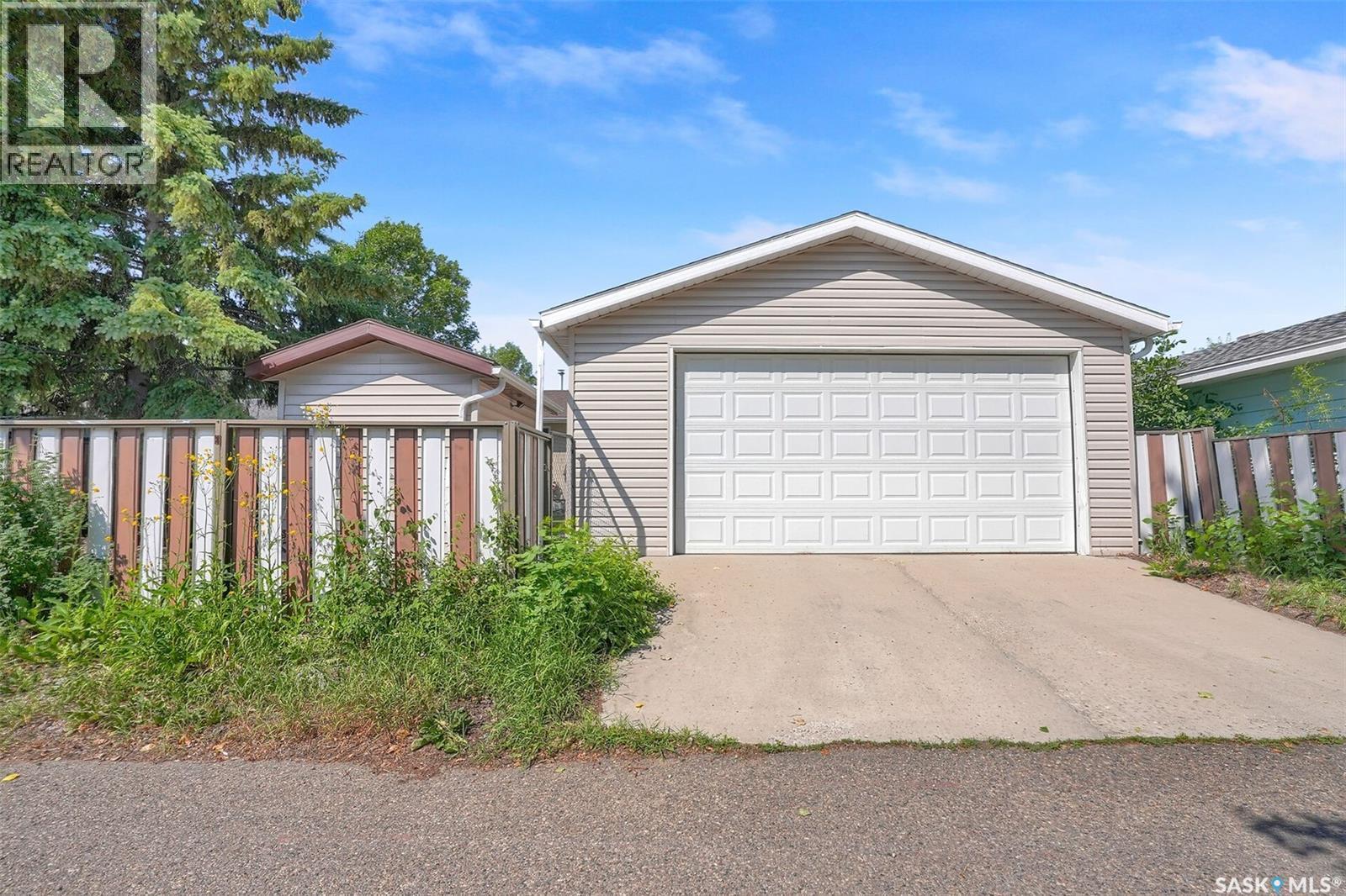 87 Hastings Crescent, Regina, SK - Outdoor