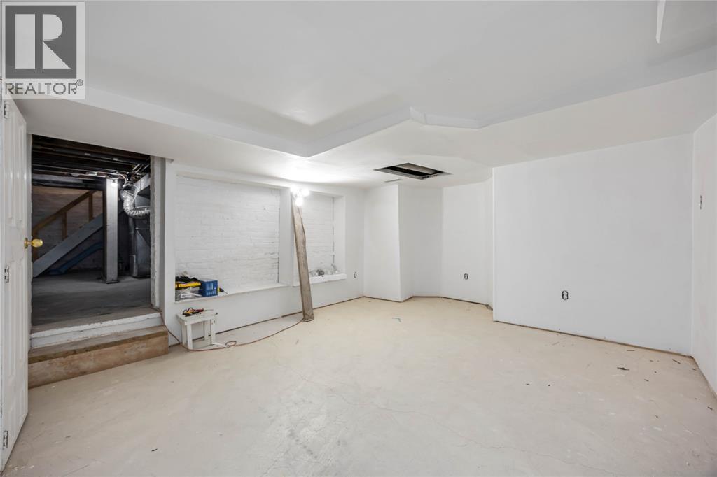 260 Mitton Street South, Sarnia, ON - Indoor