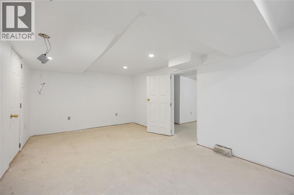 260 Mitton Street South, Sarnia, ON - Indoor