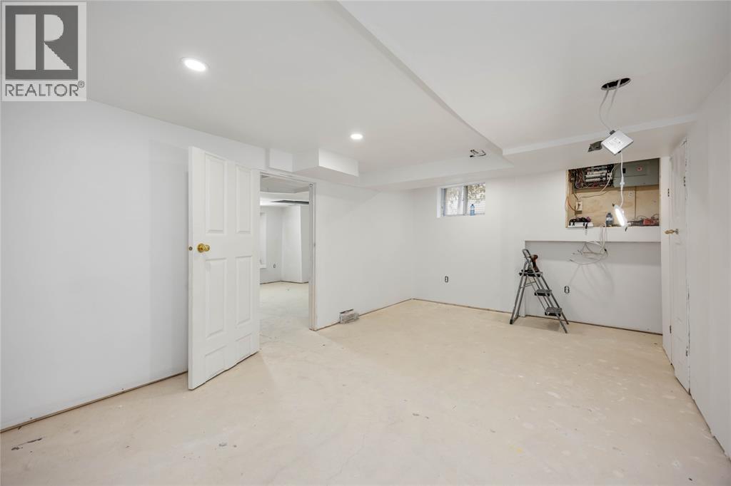 260 Mitton Street South, Sarnia, ON - Indoor