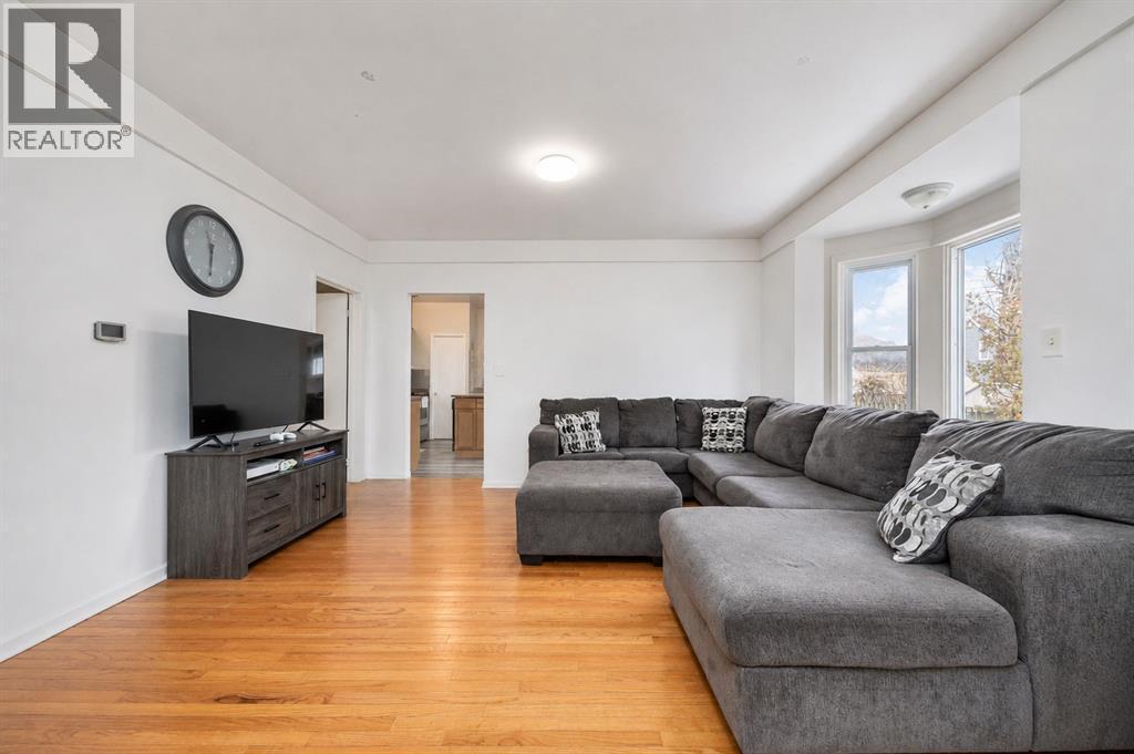 260 Mitton Street South, Sarnia, ON - Indoor Photo Showing Living Room