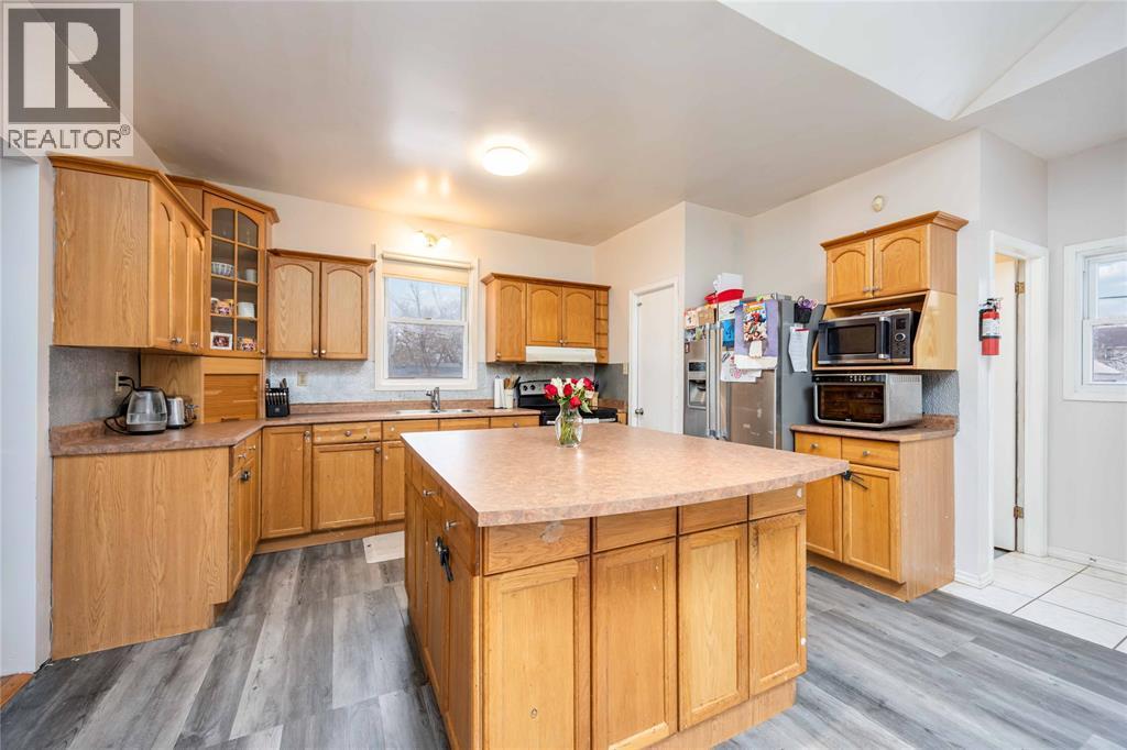 260 Mitton Street South, Sarnia, ON - Indoor Photo Showing Kitchen With Double Sink