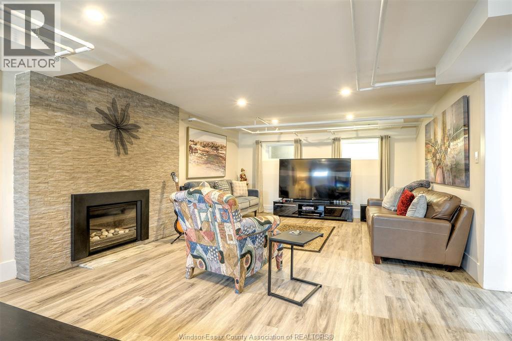777 Front Road North, Amherstburg, ON - Indoor Photo Showing Living Room With Fireplace
