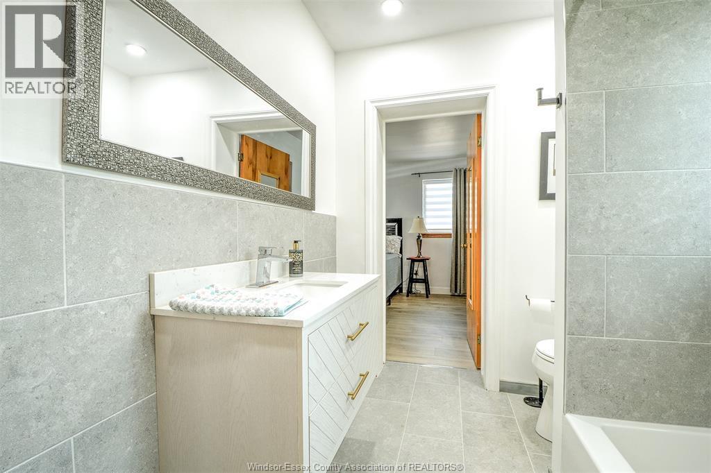 777 Front Road North, Amherstburg, ON - Indoor Photo Showing Bathroom