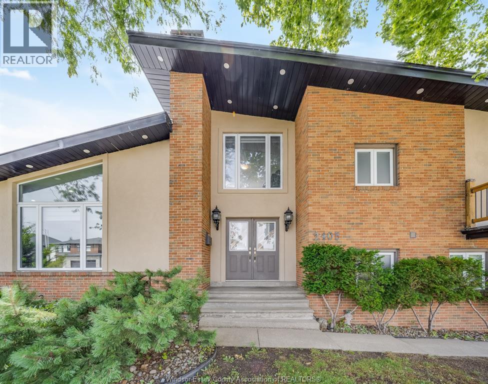 2405 Roxborough Boulevard, Windsor, ON - Outdoor