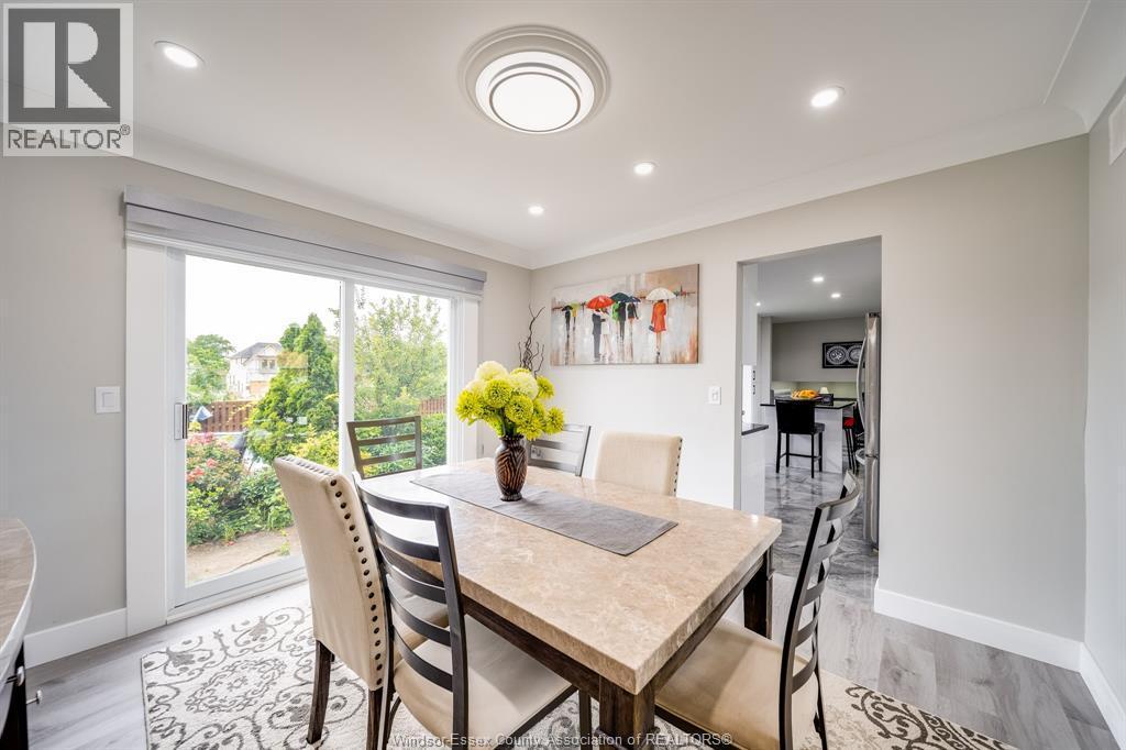 2405 Roxborough Boulevard, Windsor, ON - Indoor Photo Showing Dining Room